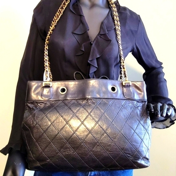 Vintage CHANEL Quilted Black Lambskin Leather Tote Bag - Picture 12 of 12